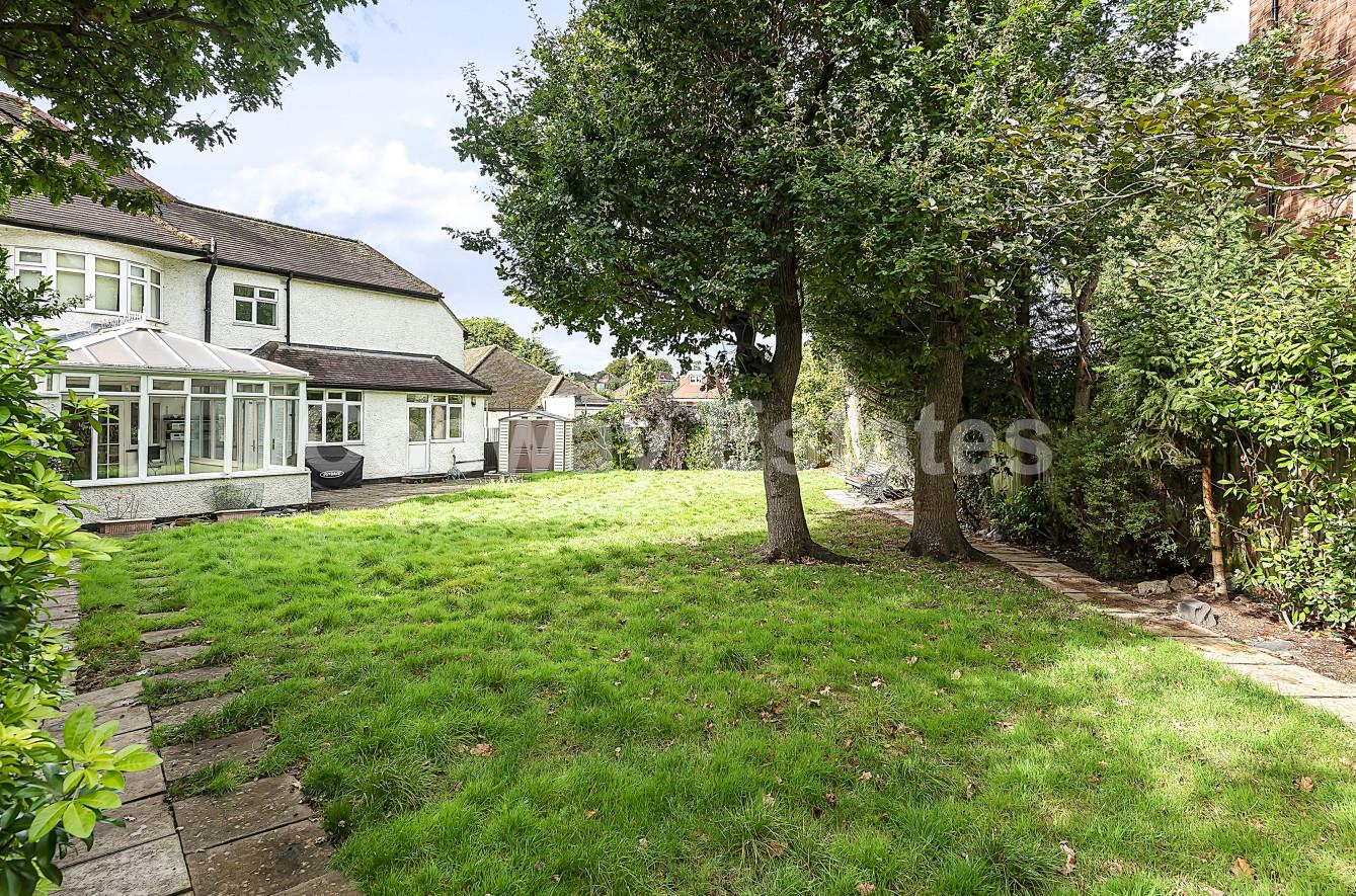 Copthall Gardens, Mill Hill